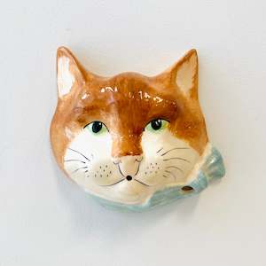 Homewares: Vintage Cat Yarn Dispenser
