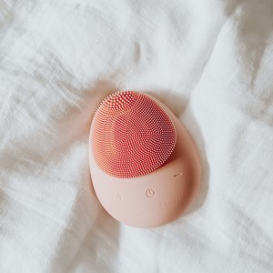 Thursday At Eight: The Cleansing Brush - Blush