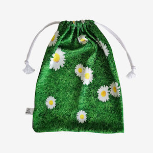 Products: Daisies Grip Bag