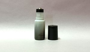 1.ml To 5ml: 5ml Black & White Roll On Glass Bottle