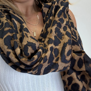 Art Prints: Scarf - Leopard Print