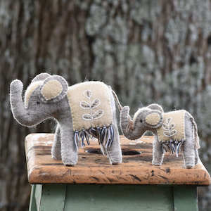 Felt Animals: Mum and Bub Elephants - Natural