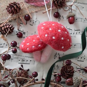 Christmas: Felt Mushrooms Ornament - Red