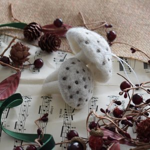 Christmas: Felt Mushrooms Ornament - Neutral