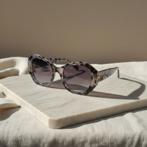 Frankies Eyewear: The Estelle