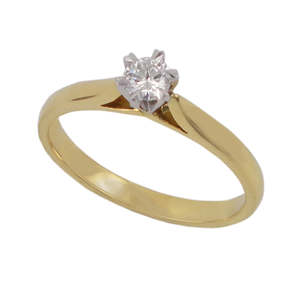 Rings Solitaire: Yellow Gold Diamond Solitare Ring