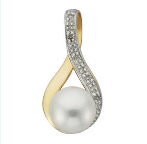 Spring Sale: Womans 9ct Yellow Gold Freshwater Pearl And Diamond Pendant