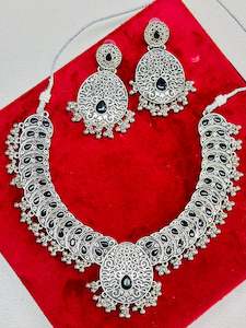 Necklace set with earrings