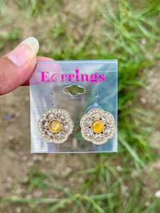 Yellow stud earrings - J28