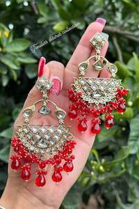 Red earrings in kundan 👌