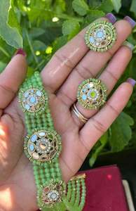 Parrot or Pista colour choker / necklace set with studs in mirror