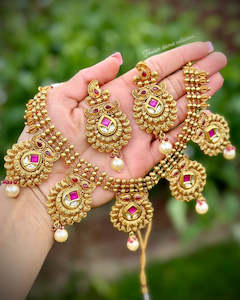 Gold plated Necklace set In Antique look in high quality
