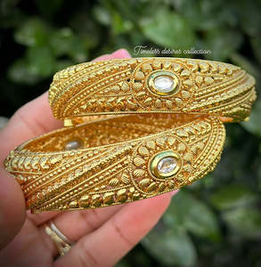 Gold plated openable kangan in antique look (free size fits 2.4-2.10)