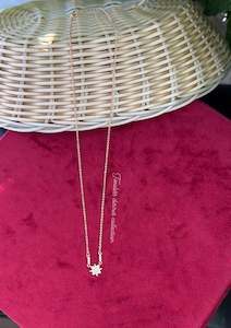 American Diamond: Sleek necklace in AD western style