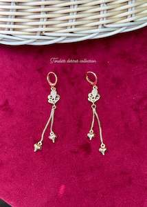 Golden hanging earring in western style
