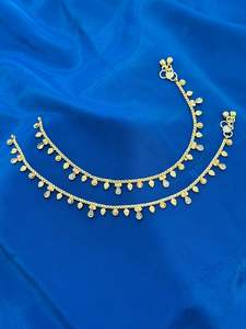 Anklets: Polki anklets in gold colour - (Code:061)