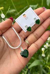 Green American diamond necklace set in silver