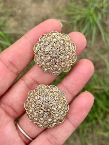 C Golden Colour Jewellery Options: Golden stud earrings - J29