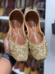 Jutti Collection: Punjabi jutti, Colour: Golden, (Code: 120)