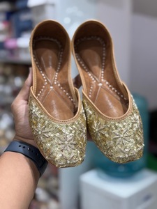 Punjabi jutti, Colour: Golden, (Code: 119)