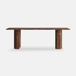 Chronicle Bar Leaner