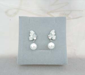 #068 Butterfly & Faux Pearl Dangle Earrings
