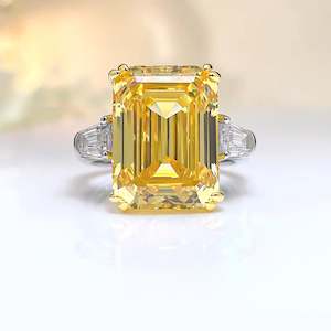 Prestige Jewellery Collection: Sunlight Glow: 12Carat Cubic Zirconia Ring, 18k White Gold