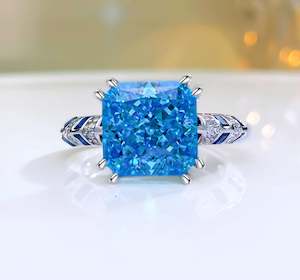 Prestige Jewellery Collection: Frost Gleam: 5Carat Cubic Zirconia Ring, 18k White Gold