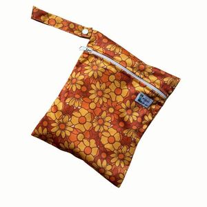 Retro daisy (inbetweener wet bag)