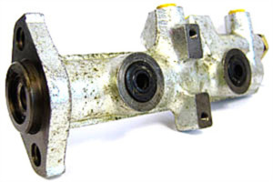Brakes Disc Brake Pads: BRAKE MASTER CYLINDER 74967733