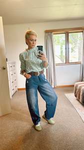 Jeans: Loose fit raw hem shaped leg jeans