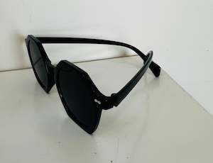 Sunglasses: Geo round sunnies