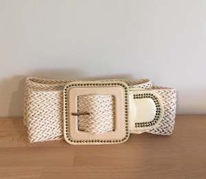 Square stud buckle weave belt white