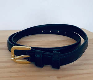Accessories: Brass buckle narrow leather belt
