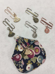 Japanese 2: Japanese Slide Clasp Purse with Pattern