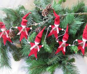 Christmas: Elf Garland
