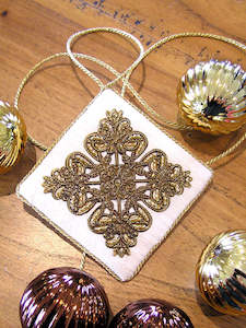 Christmas: Filigree diamond