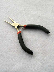 Hot Fix Rhinestones Tool: Round nosed pliers