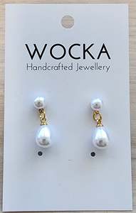 Accessories: Pearl Drop Earrings