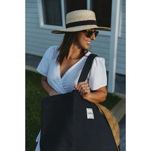 Accessories: The Hauler Bag | Navy