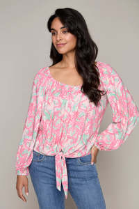 Size Small: Elegant design top - Carre Noir Collection
