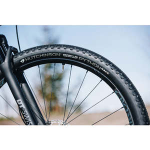 Hutchinson: Hutchinson Python Race - Racing Lab TLR (29" MTB XC) – Conquer New Zealand’s Wildest Trails