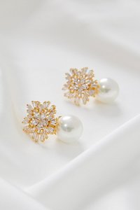 Products: St Clair - Gold Trish Peng