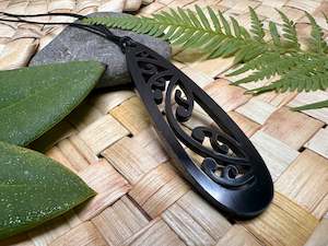 jewellery: Kowhaiwhai Teardrop Pendant