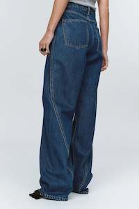 Relaxed Curve Jean-Washed Indigo