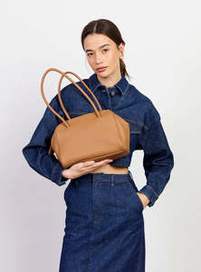SABEN ISLA SHOULDER BAG-TOFFEE LUXE