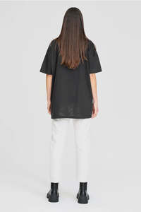 TAYLOR BETWEEN MODULE TEE-BLACK/IVORY