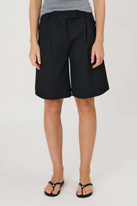 REMAIN LINDY SHORTS-BLACK