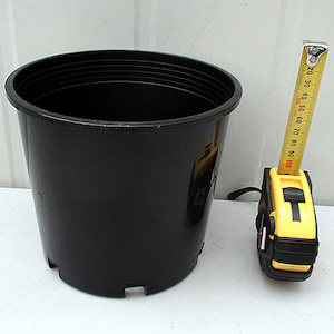 Accessories: 14cm 1.3 litre Black Round Plastic Pot