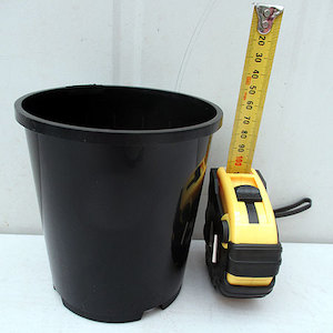 Accessories: 12cm 1 litre Black Round Plastic Pot